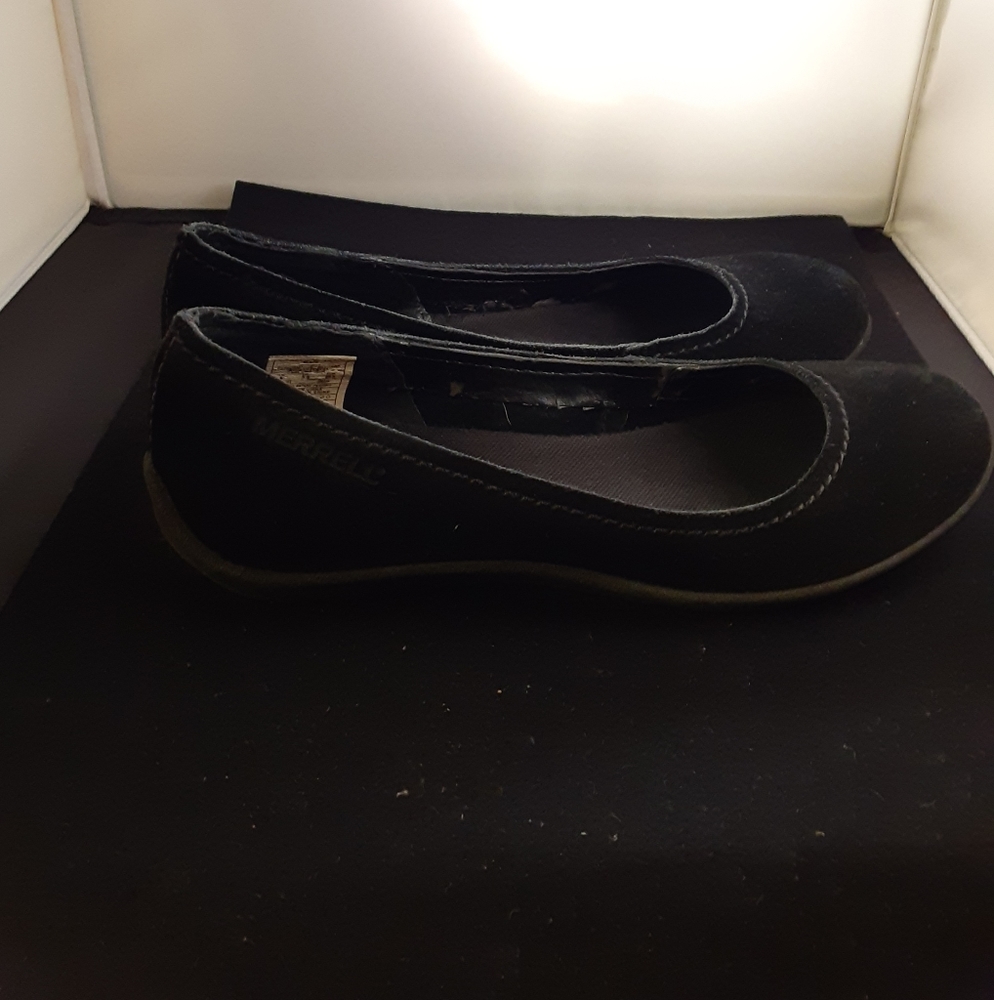 Black Merrell ballet shoes with grey outside stitching in size 8